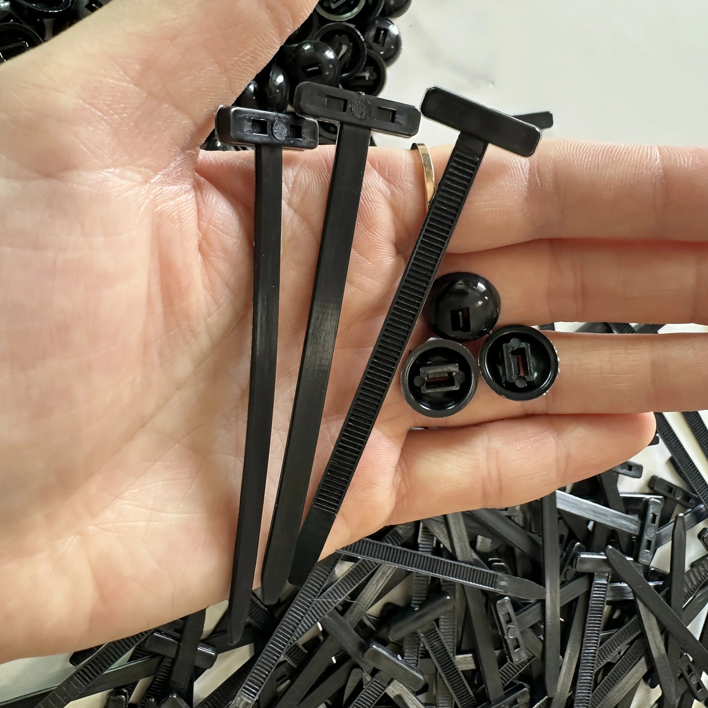 Self-Locking Nylon Cable Tie Push Mount Clips – Releasable Zip Straps for Car, Pipes, Wires, and Cable Fastening & Bundling